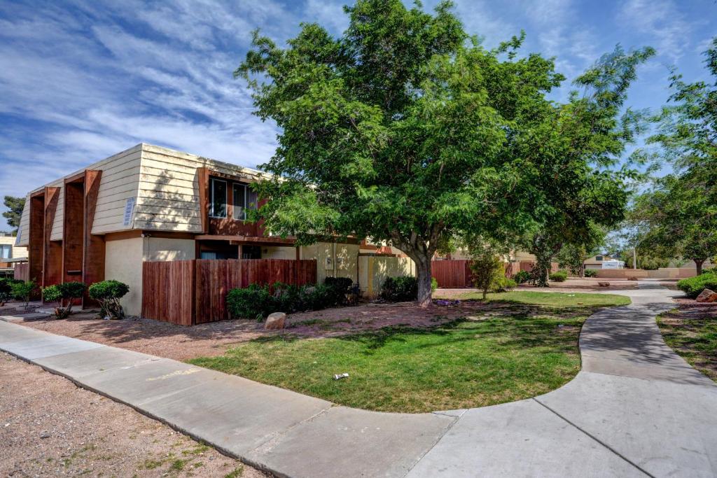 Luxury townhouse near the strip -Very modern Main image 1